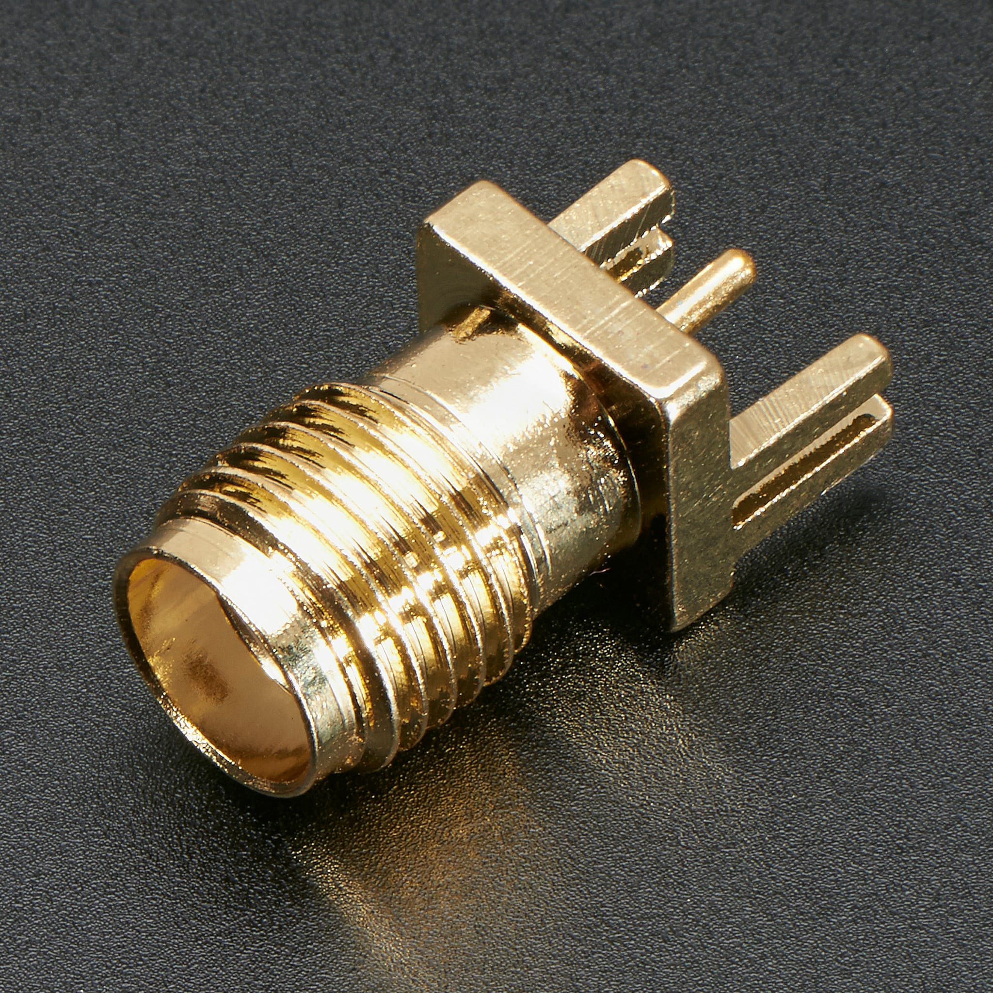 Edge-Launch SMA Connector for 0.8mm / 0.031" Slim PCBs by Adafruit - The Pi Hut