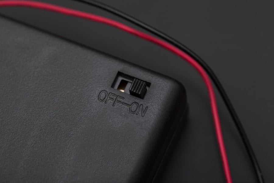 4xAA Battery Holder with Cover and Switch by DFRobot - The Pi Hut