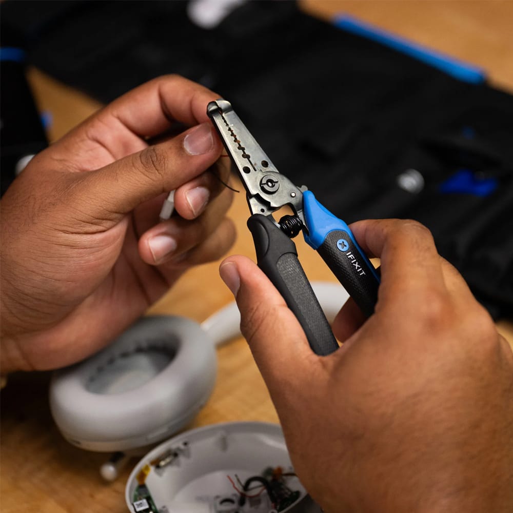 iFixit Mandible Wire Strippers by iFixit - The Pi Hut
